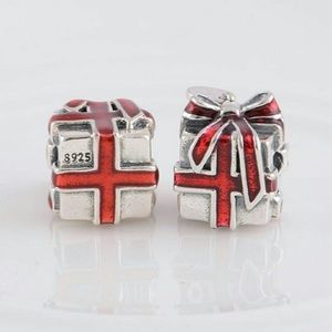 pandora Christmas box charm